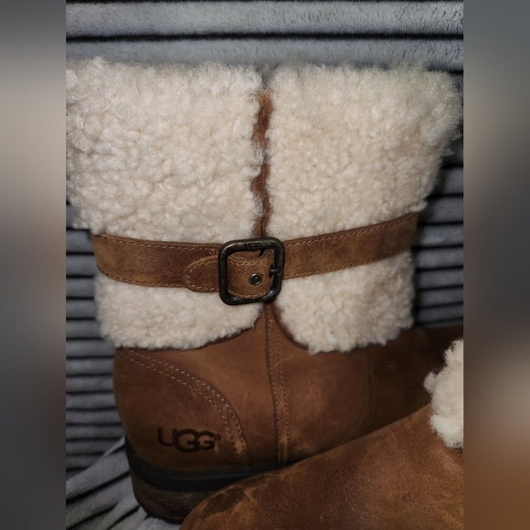 Ugg Blayre II leather and sheepskin belted winter boots, chestnut brown, size 10 - Picture 4 of 11